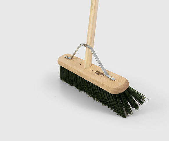 Platform Broom - Industrial Stiff - H13/3 with fitted handle