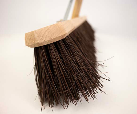 Platform Broom - Finest stiff - H3/5 fitted with handle and stay